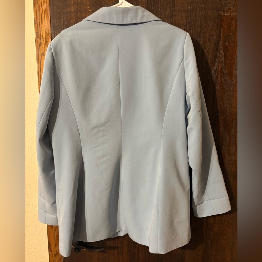 Light Blue Blazer with Single Button - image 5
